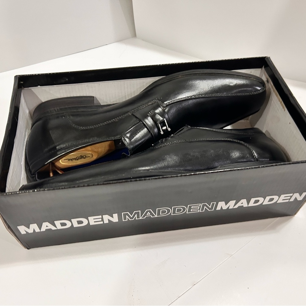 Like new worn once Steve Madden men’s leather black dress shoes size 12
